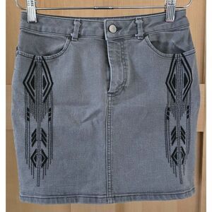 H&M Gray Denim Mini Skirt With Black Embroidered Tribal Design Size 6 Aztec